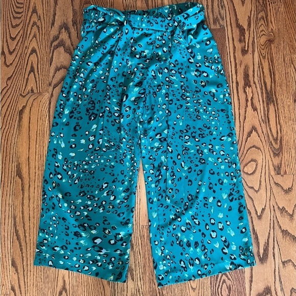 Halogen Green and Black Leopard Print Wide Leg Cropped Pants Size Medium - Picture 8 of 9